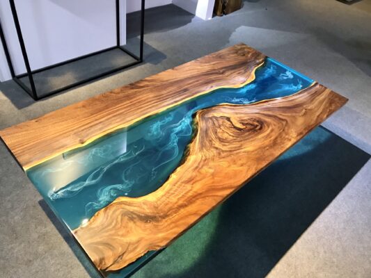 Bàn gỗ làm từ Keo Epoxy Kos trong suốt